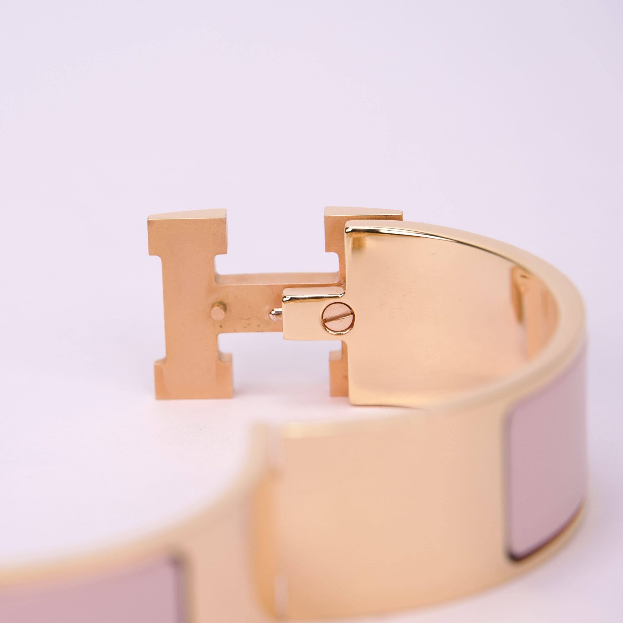 Gold bracelet with H-shaped clasp.