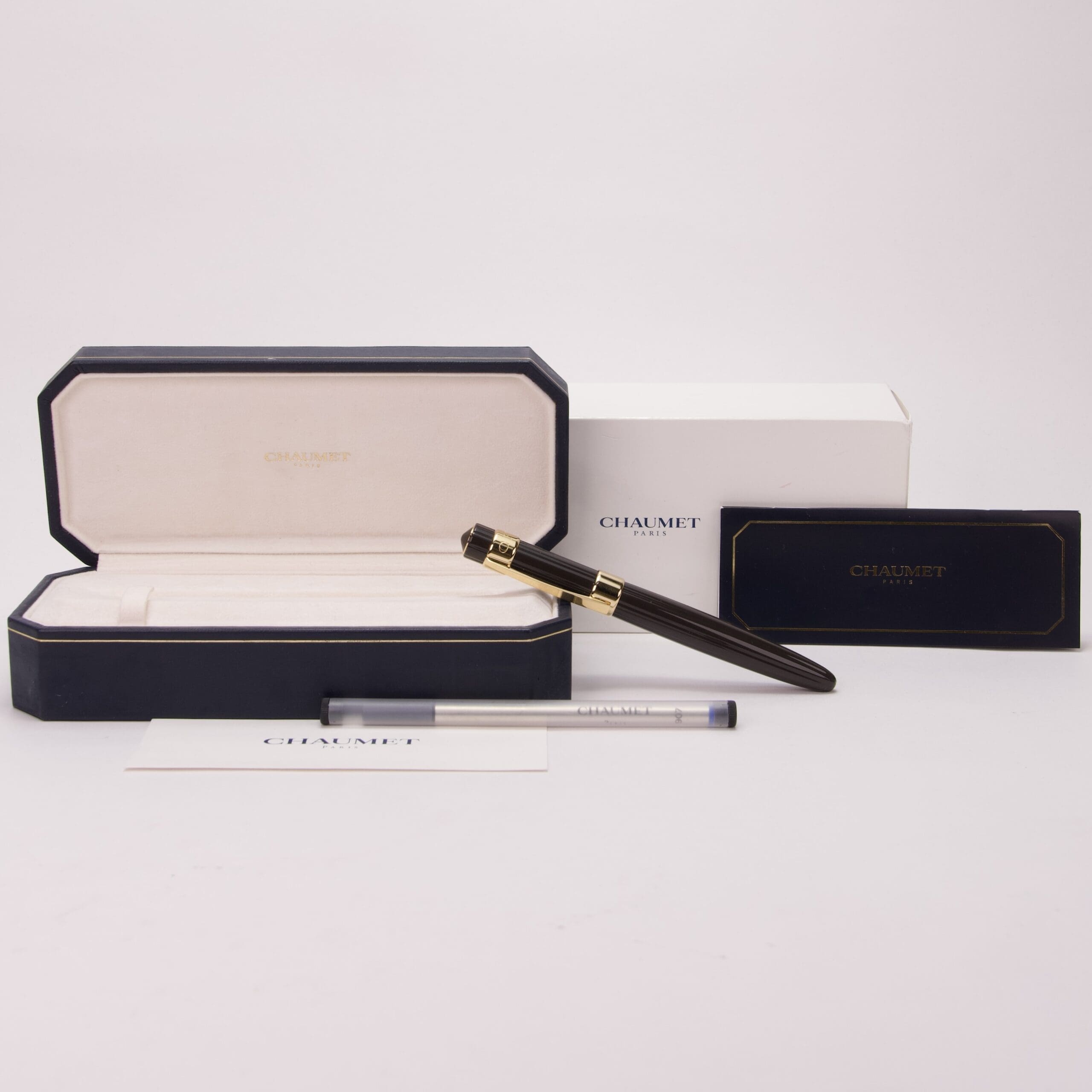 Luxury pen set with elegant packaging.
