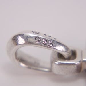 Silver clasp with "925" hallmark engraving.