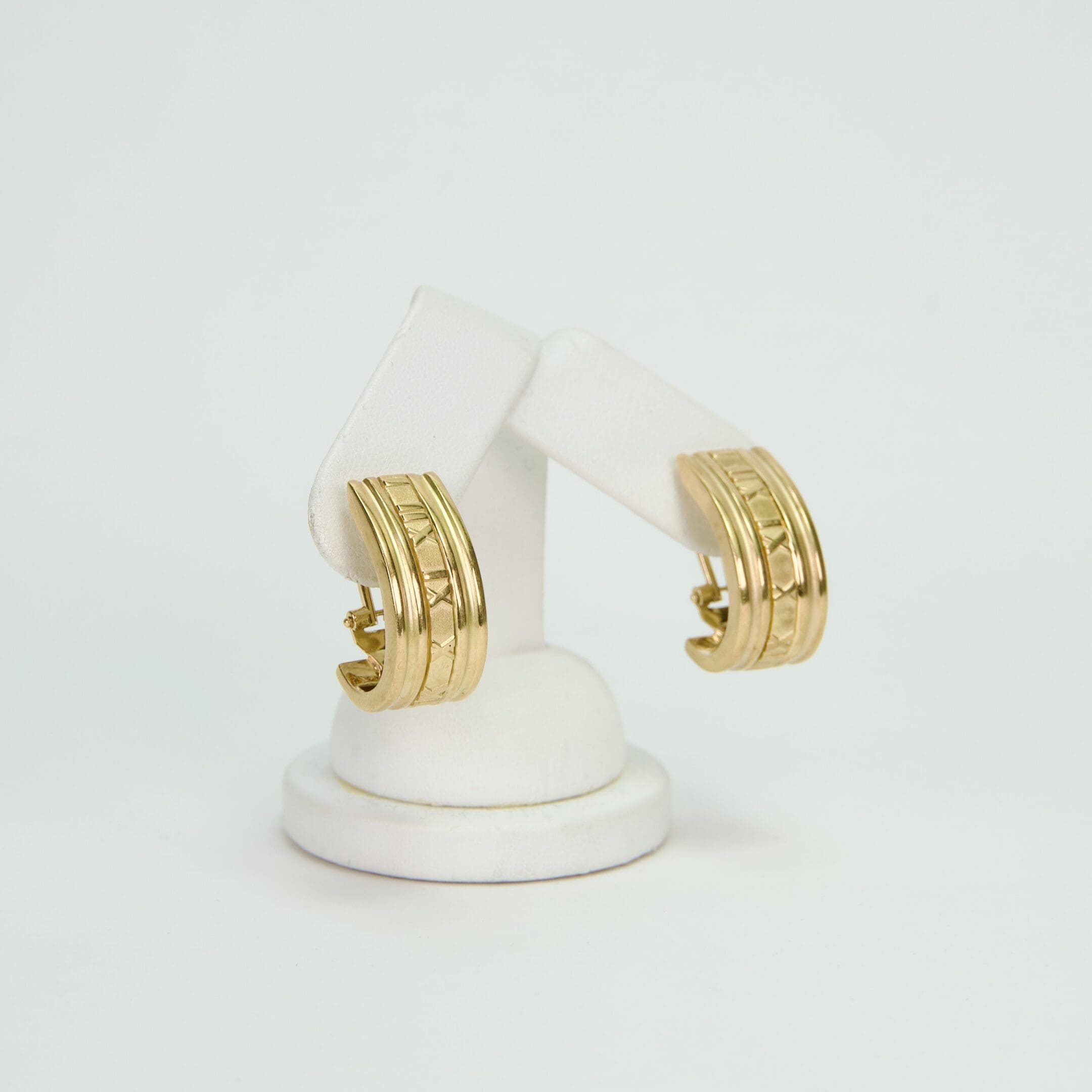 Tiffany & Co. Vintage 18k Yellow Gold Atlas Hoop Earrings - Image 2