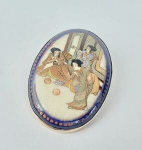 Oval brooch with Japanese art design.