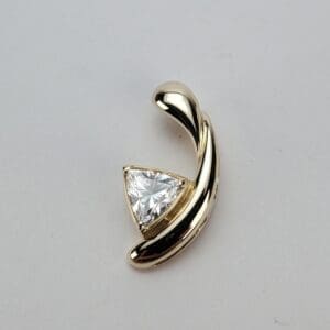 Gold pendant with triangular diamond centerpiece.