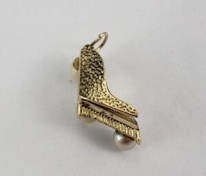 Gold high heel shoe pendant with pearls.