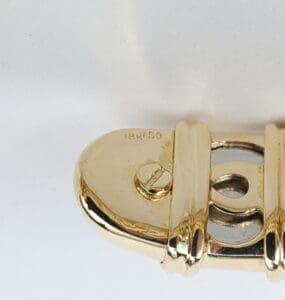 Gold clasp with screw mechanism.