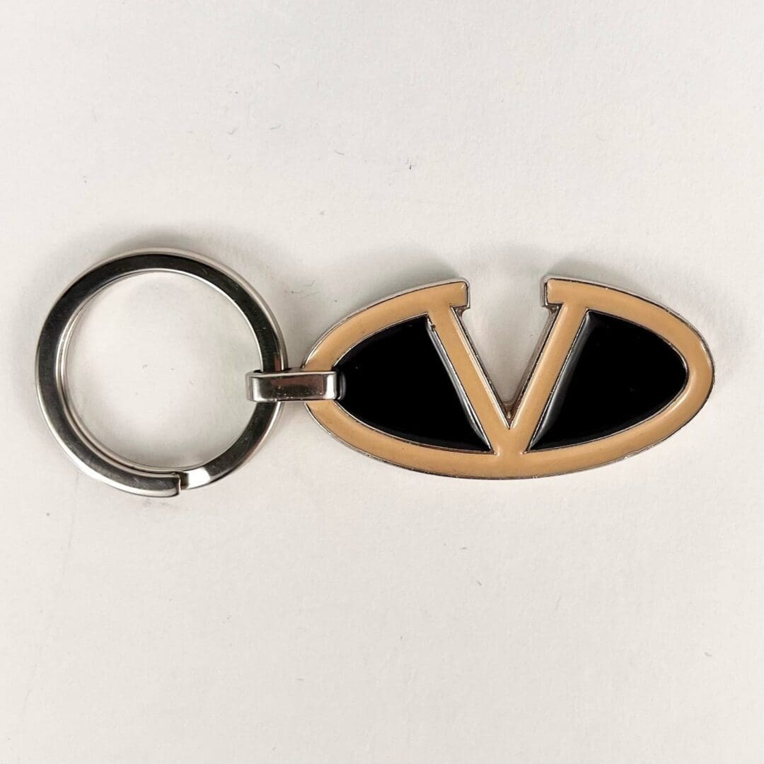 Keychain with oval emblem and letter V.