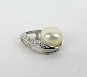 Silver ring with pearl and diamonds.