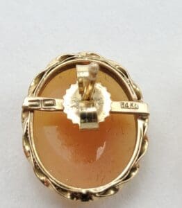 Gold-framed oval gemstone pendant, 14K marked.