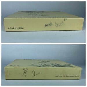 Two cardboard boxes with Chinese text.
