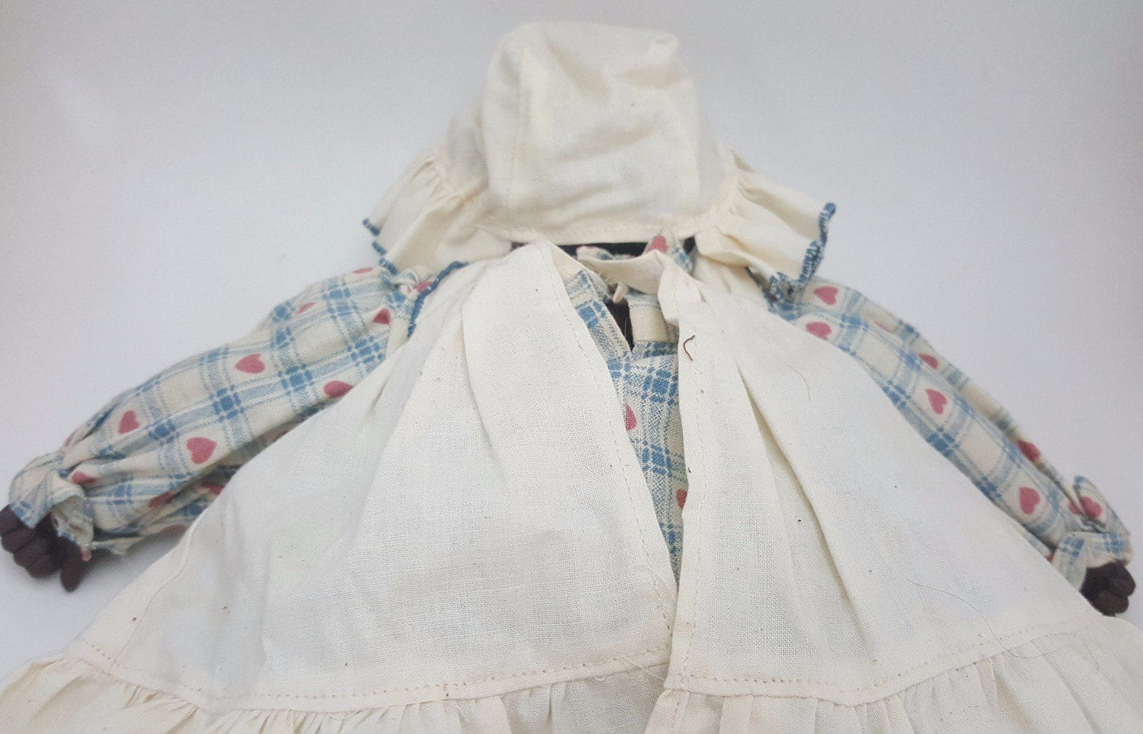 Old-fashioned doll in bonnet and dress.