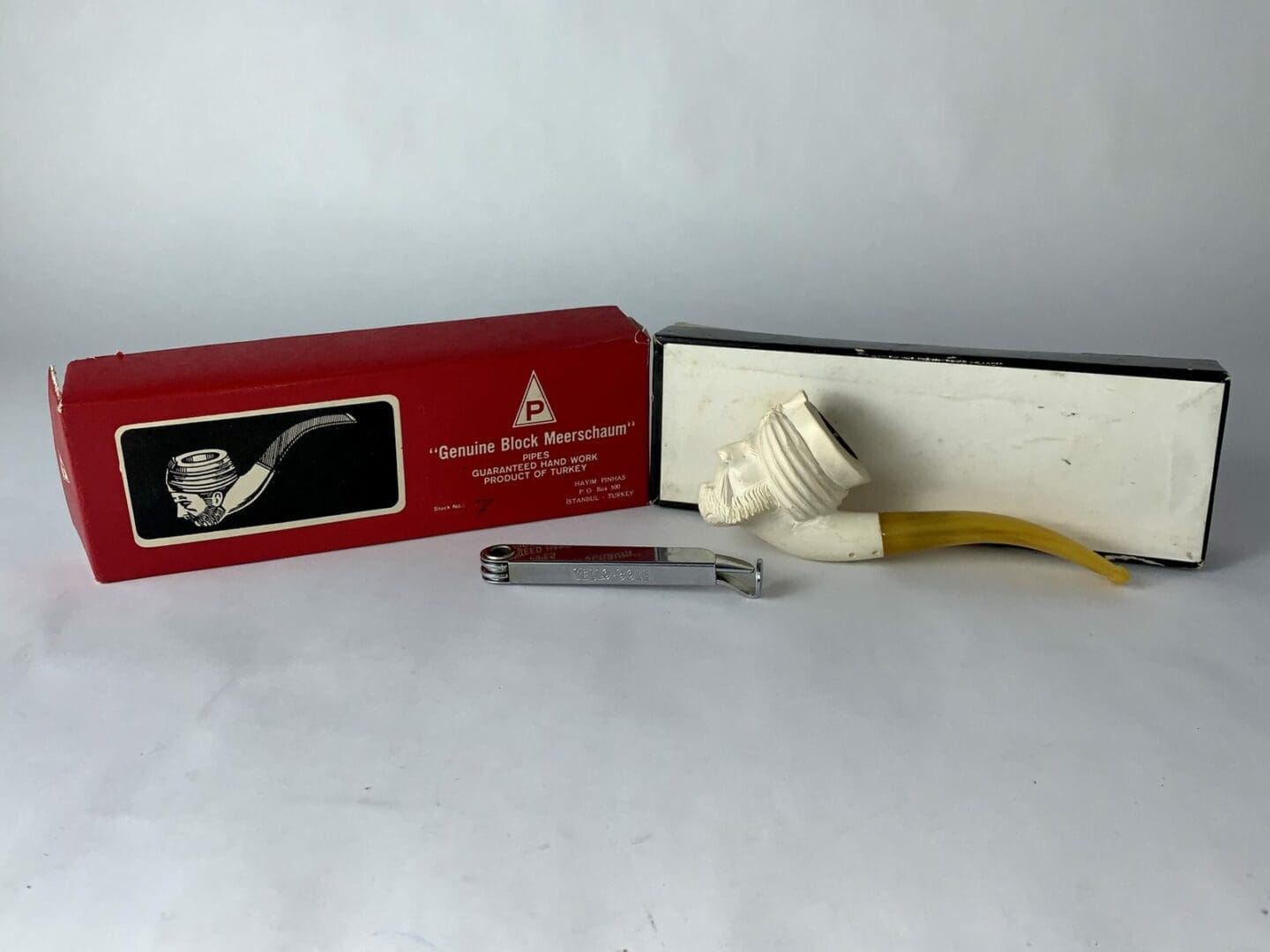 Meerschaum pipe with case and packaging box.