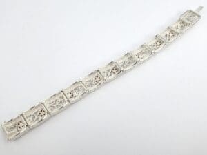 Silver decorative bracelet with square links.