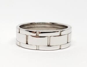 Silver band ring with rectangular links.
