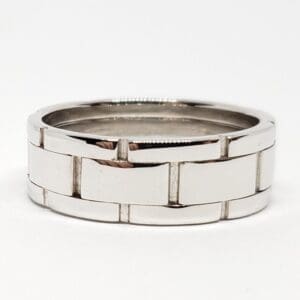 Silver band ring with rectangular links.
