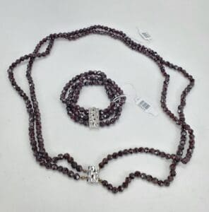 Maroon beaded necklace and bracelet set.