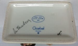 Bottom of a Goebel figurine with signatures.