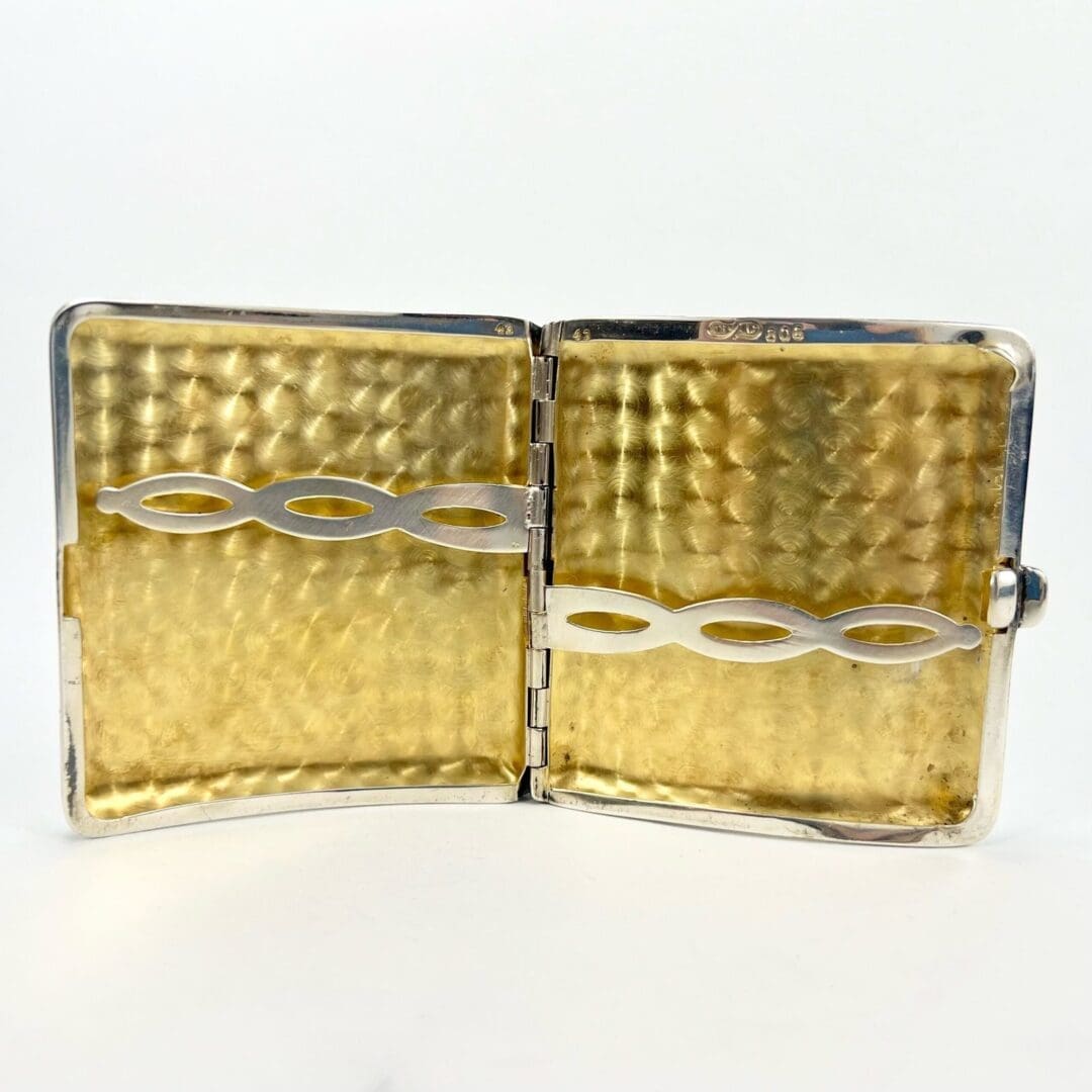 Open gold and silver cigarette case.
