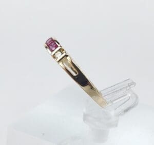 Gold ring with ruby and diamonds.