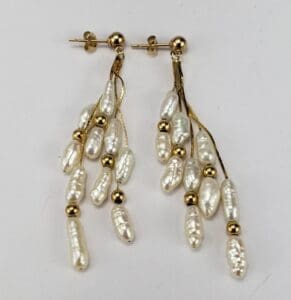 Dangling earrings with pearls and gold beads.