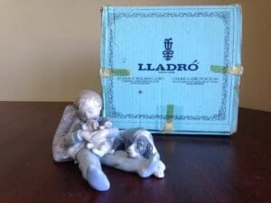 Porcelain figurine with original Lladró box.