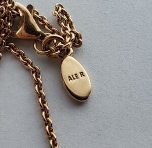 Gold necklace with engraved pendant "ALE R".