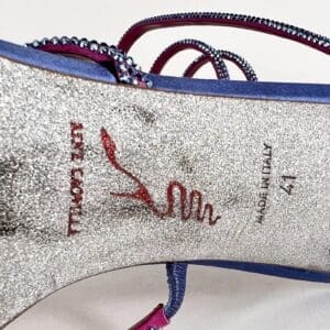 Silver high-heel shoe sole with logo.